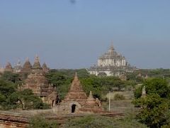 遺跡、遺跡、遺跡のバガン