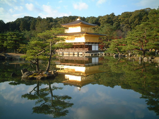 京都へは何度か来たことがあるものの、観光地を巡るのは中学校の修学旅行以来。鹿苑寺、慈照寺、清水寺と京都市内の主なところは行ったはずですが、ほとんど記憶に残ってはいませんでした。