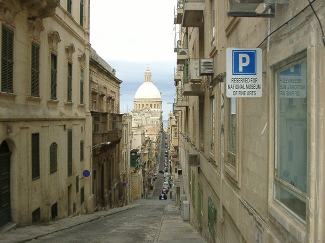 マルタの首都ヴァレッタです。旧市街地は世界遺産。町の風景やカテドラルなどを紹介します。