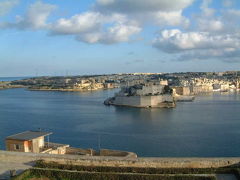 石灰岩台地に構築された城砦都市マルタ島