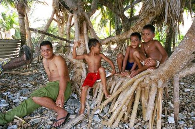 Funafuti<br />文化的にはポリネシアに属する南太平洋の小さな島々。ミクロネシア圏のキリバスから分離独立した。海抜がとても低く、地球温暖化は重大な問題。