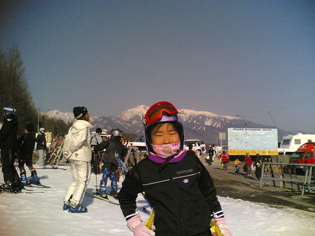 野辺山スキー場で行われたGS雪辱戦。<br />小学１−２年の女子９名中リザルトは第５位。<br />デビュー戦のDFを乗り越えて、見事完走しました。<br />すっかりお花見の季節ですね。