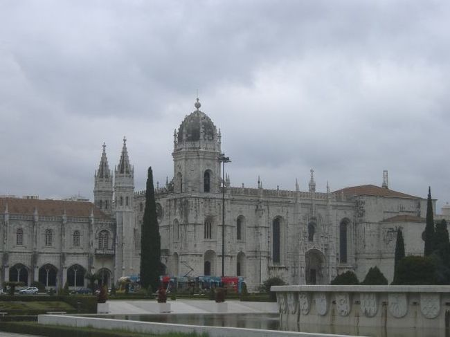 リスボン市街中心部から電車で6kmほどいったところにあるベレンは、世界遺産に指定されたジェロニモス修道院とベレンの塔がある