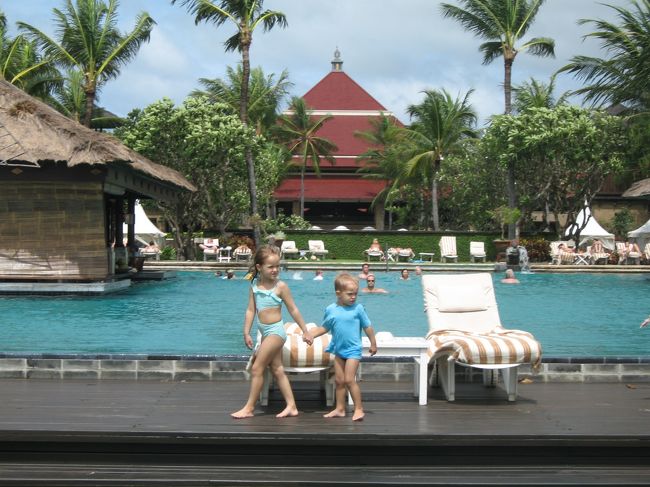 家族でバリ島に行ってきました。<br />滞在ホテルは、ジンバランベイにあるインターコンチネンタル リゾート バリ。<br />ウブドにも行きました。