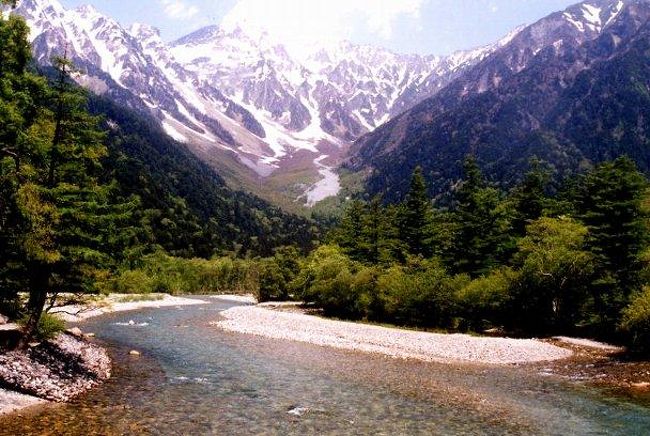 入梅前の晴天の日に上高地に行きました。<br />上高地はまだ新緑が綺麗な季節でした。<br />残雪の穂高と新緑の上高地の美しさをお届けできたら幸いです。