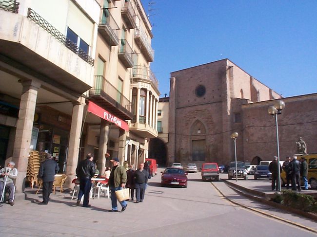 ２月にカタルーニャ地方のカルドナに行ってきました。バルセロナから長距離バスに乗って、２時間ぐらいかかりました。