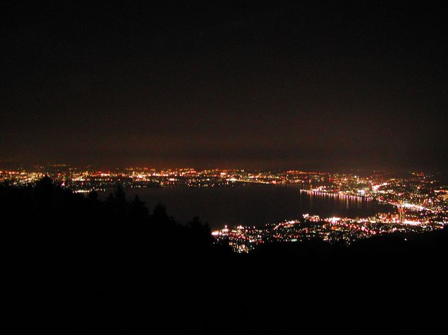 比叡山ドライブウェイは夜に行くと大津と京都両方の夜景を楽しむことができます。夜景の範囲は京都のほうが広いのですが、琵琶湖の湖岸と大津市街がくっきり見える大津の夜景も素敵でした。