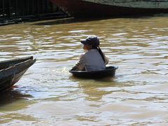 トンレサップ湖と湖上の町