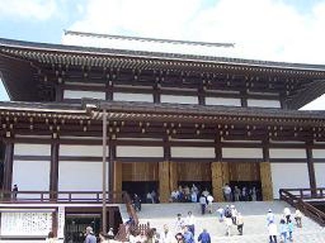 大型連休というのにどこにも行かず。<br />気晴らしに成田山新勝寺にお参りいく。