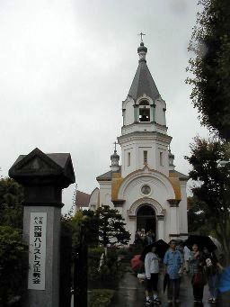 函館ハリストス正教会<br /><br />函館と言えば１・２を争う定番スポット。<br />ロシア領事館付属教会として１８５９年に建てられ、ハリストスとはギリシャ語でキリストの意味でこの教会は日本では最古のものだそうです。<br />中に入るには入場料をとられるのでとりあえず外から眺めていました（笑）