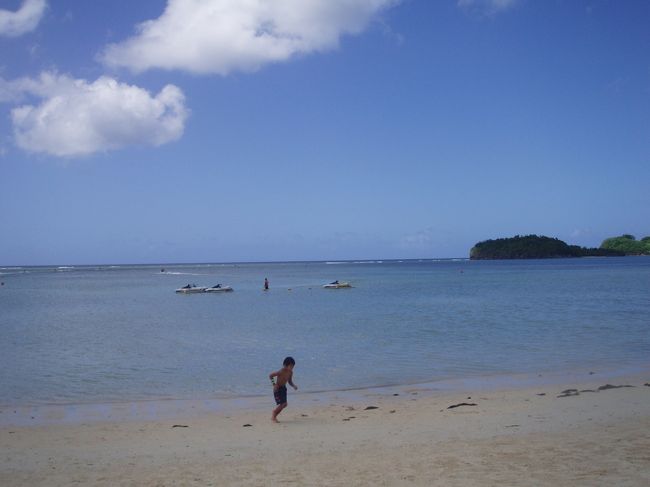 夏に行けなかった海にどうしても入りたい！って事で、グアムへ行ってきました。青い空に青い海！白い砂浜にたくさんのショッピングモール！もぉ〜言うことナシでしょ！