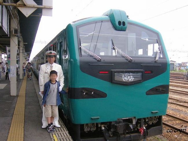 2003年の深浦旅行は、五能線の「リゾートしらかみ」に乗ってまたウエスパ椿山に行ってきました。前から一度行きたかった車力村の「高山稲荷神社」にも行きました。以前読んだ漫画本を思い出しつつ「ナチュラル」な旅です（＾＾