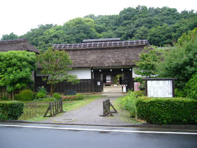 　鶴見区獅子ケ谷に「みその公園横溝屋敷」という江戸時代の農村生活の原風景を残している貴重な文化遺産がある。ここには長屋門、蚕小屋、文庫蔵、穀蔵等が往時のままの姿で保存されており、当時の生活用品や農耕用の道具等が保存展示されていて当時の生活を偲ぶのには格好の場所である。<br />