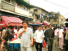 南外灘軽紡面料市場のあとはコテコテ上海体験