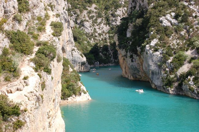 ガイドブックに載っていた写真に魅せられて、<br />ニースから車で出発！<br />青緑色の綺麗な湖の色は今でも忘れられません。<br />こんなところにもすばらしい景色があるなんて<br />フランスはすごい！！