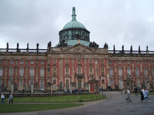  ゴールデンウイークにドイツへ行ってきました！<br /><br />　　4/27　大阪→フランクフルト→ベルリン<br />　　4/28　ベルリン<br />◎　4/29　ベルリン→ポツダム→ベルリン<br />　　4/30　ベルリン→ゴスラー→ハーネンクレー→ゴスラー<br />　　5/1　 ゴスラー→ヴェルニゲローテ→ドレスデン<br />　　5/2　 ドレスデン<br />　　5/3 　ドレスデン→ライプチヒ→バンベルク<br />　　5/4 　バンベルク→ニュルンベルク→ミュンヘン<br />　　5/5　 ミュンヘン→フランクフルト→<br />　　5/6 　大阪