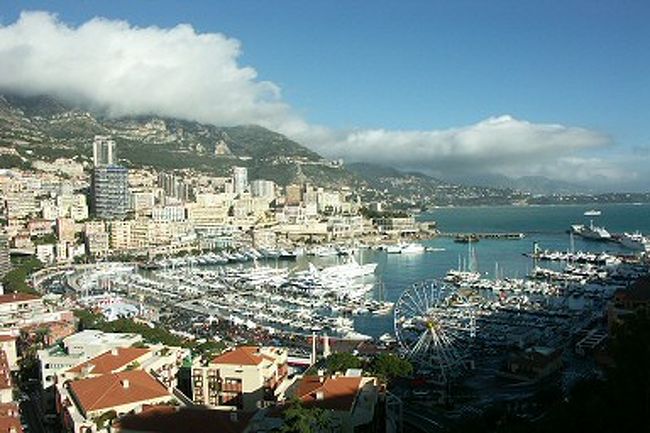 冬のコートダジュールは寂しい限り。それでも週末があったので、モナコまで日帰り旅行をしてきました。F１のコースを間近に見られて良かった。