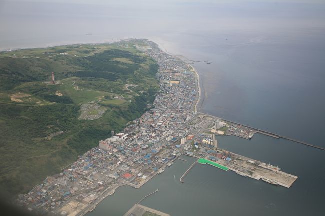 　この時期花の綺麗な北海道の稚内・礼文島・利尻島に行ってきました。　台風の影響で天気が心配です。<br /><br />まずは、全日空ANA573便から見た景色を紹介します。<br /><br />ＡＮＡ５７３便　羽田１２：２５発　稚内１４：１５着