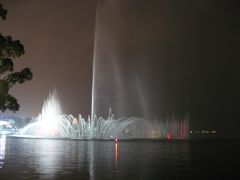 杭州西湖東岸の音楽連動噴水と夜の散歩