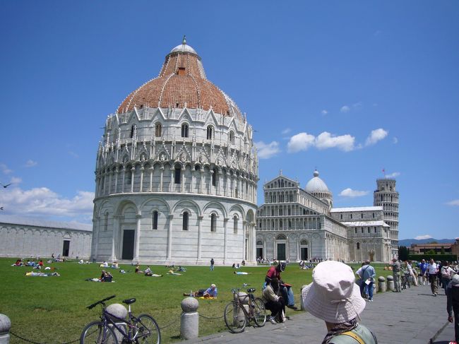 今年6月上旬に、初めてイタリアに行ってきました。<br />そのツアーは、今年JTBの旅物語のイタリア旅行では一番人気という「イタリア浪漫紀行10日間」でした。<br />なかなか一般では行きにくい所も押さえていて充実していました。<br />訪問地は、ミラノ→ベローナ→ヴェネチア→フィレンテェ→ピサ→シエナ→ナポリ→ポンペイ→カプリ→ローマ、と有名どころをほぼ押さえたツアーでした。<br />旅も中段に入りました。第四弾は、ピサ・シエナ編です。<br />