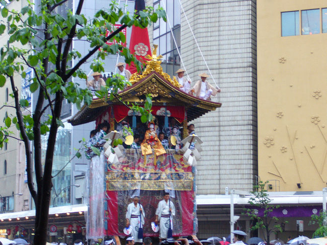 京都へは何度も行っているのですが、三大祭りを見たことがありませんでした。今回、祇園祭の「山鉾巡行」を見るため日帰りで京都へ行ってきました。