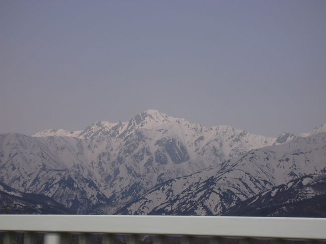 ■May,2006-in Hokuriku<br /><br />　●来たるGW。目指すは黒部ダム。国内にこんなにでっかい景色<br />　　があったのか、と感激。残雪の北アルプスが迫ってくる。