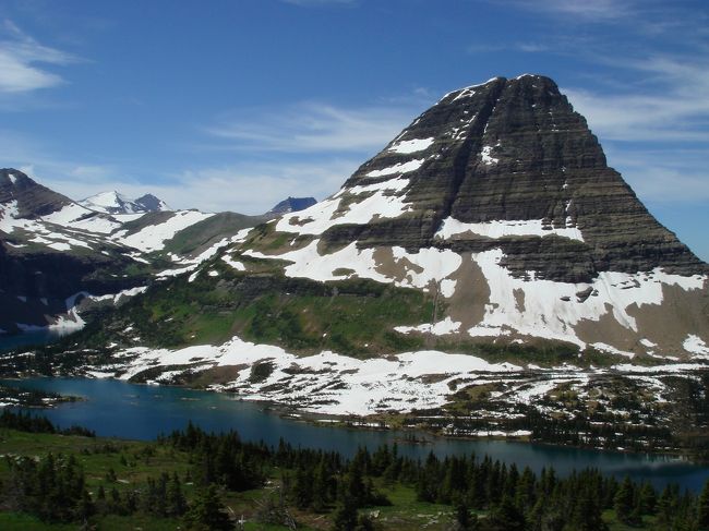 Glacier National Park　Waterton Lakes National Park<br />グレーシャー国立公園、ウォータートン・レイクス国立公園９日間の旅・・・２日目です。<br />Hidden Lakeまで歩きました。<br /><br />Wild Goose Island Overlook<br /><br />Logan Pass Visitor Center<br />	Hidden Lake Nature Trail (片道2.4Km、標高差140m)<br />+ Hidden Lake 水際までのTrail (片道2.4Km、標高差213m) (7.5hrs)<br />		Hanging Gardens<br />		Hidden Lake Overlook<br />		Hidden Lake<br />