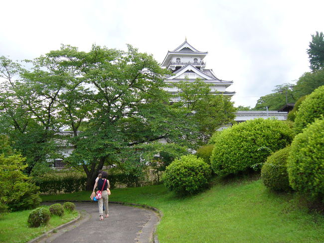 娘と妻と祖母で上山散策に行って参りました。<br />こんにゃく番所→上山の足湯→上山城とまわりました。<br />暑くてとても疲れました。