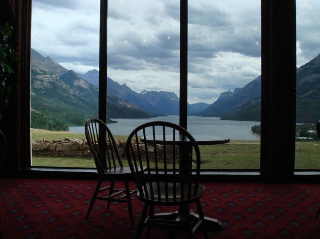 Glacier National Park　Waterton Lakes National Park<br />グレーシャー国立公園、ウォータートン・レイクス国立公園９日間の旅・・・５日目です。<br />日帰りでカナダへ。<br /><br />AM<br />Chief Mountain<br />Waterton Lakes National Park (CANADA)<br />	Waterton Townsite<br /><br />PM<br />	Cameron Fall<br />Akamina Parkway<br />Cameron Lake Trail　(1hrs)<br />Prince of Wales Hotel<br />	High Tea<br />Red Rock Canyon Highway<br /><br /><br />