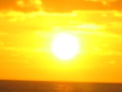 ハワイ2006-8　Maui-7　サンセット-クルーズ・ラハイナ沖　☆水平線に沈む夕陽を眺め