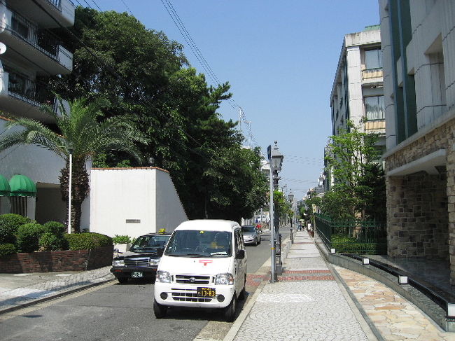 元町から異人館通りまで歩きました。元町からまっすぐ北上して右に曲がれば異人館どおりでした。