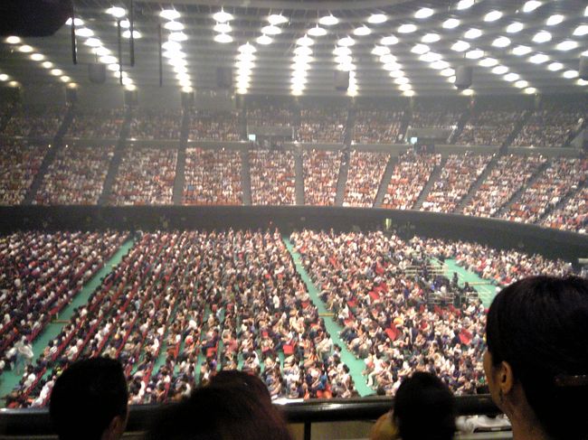 宇多田ヒカルのライブで大阪城ホールに行ってまいりました。<br />大阪城の外は、天神祭なんだよね。