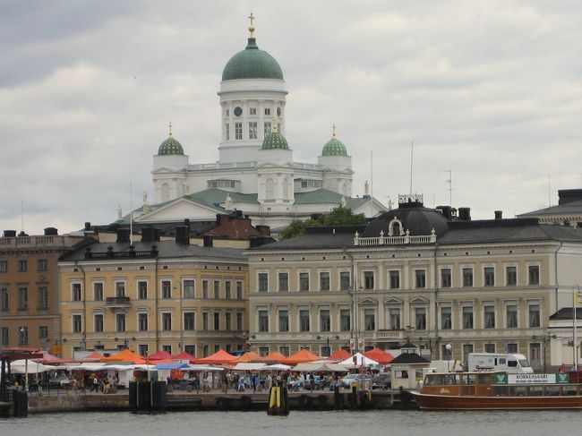 北欧４ヶ国周遊旅行記の１２冊目は、フィンランドの首都「ヘルシンキ」と世界遺産の「スオメンリンナ要塞」をとりあげます。今回の北欧旅行の中でも一番ゆっくり回りました。<br /><br />※略号は、【Ｎ】：ノルウェー、【Ｓ】：スウェーデン、【Ｄ】：デンマーク、【Ｆ】：フィンランドです。<br /><br />・７月１５日　名古屋→パリ→オスロ【Ｎ】<br />・７月１６日　オスロ【Ｎ】→（フィヨルドツアー）→オスロ【Ｎ】<br />・７月１７日　オスロ【Ｎ】→ヨーテボリ【Ｓ】→マルメ【Ｓ】→コペンハーゲン【Ｄ】<br />・７月１８日　コペンハーゲン【Ｄ】←→ロスキレ【Ｄ】、エルシノア【Ｄ】<br />・７月１９日　コペンハーゲン【Ｄ】→ストックホルム【Ｓ】→（シリヤライン：豪華客船の旅）<br />●７月２０日　→トゥルク【Ｆ】→ナーンタリ【Ｆ】→トゥルク【Ｆ】→ヘルシンキ【Ｆ】<br />●７月２１日　ヘルシンキ【Ｆ】→スオメンリンナ島【Ｆ】→ヘルシンキ【Ｆ】<br />●７月２２日　ヘルシンキ【Ｆ】→パリ→名古屋<br />・７月２３日　名古屋（セントレア）到着<br />