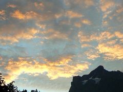 スイス旅行ハイライト写真速報【31】グリンデルヴァルトの朝の山と雲の輝きにうっとり