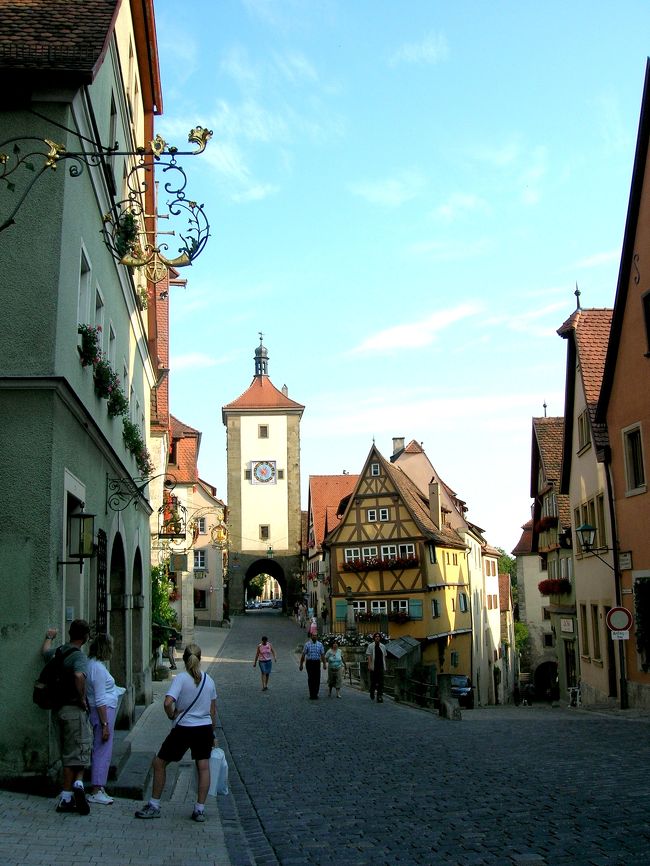 ドイツの中世の町並みをそのまま、現在に引き継がれてるのが、ここ「ﾛｰﾃﾝﾌﾞﾙｸﾞ」です。。。<br />とにかく、綺麗です、、「ロマンチック」街道の中にあるのが分かります、、(*^_^*)<br />小さな町ですが、、すぐにファンになりました。。(#^.^#)