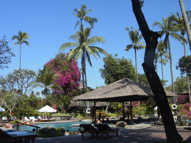 今回の最後のホテル<br />バリ・ハイアット<br /><br />バリ島へ初めて来た時に<br />スパをしに以前来た事がありました。<br />宿泊は、初めて。<br />庭が広々としていて<br />気持ちのいいホテルでした。