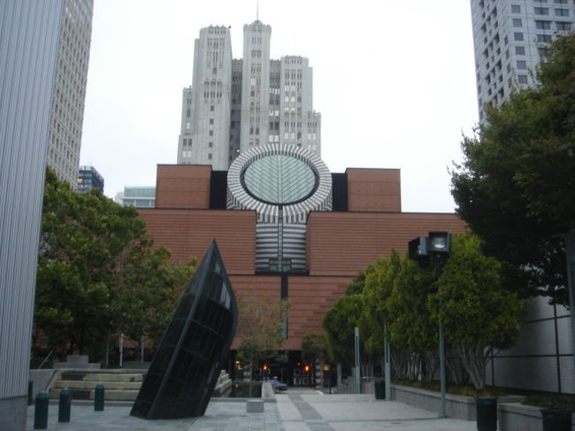 <br /><br /><br /><br /><br />サンフランシスコ近代美術館にはピカソやマチスらの絵があり<br />街角のいくつかの画廊にはピカソやシャガールやミロなどがある。<br /><br />サンフランシスコは文化の香り高い、絵になる都市である。