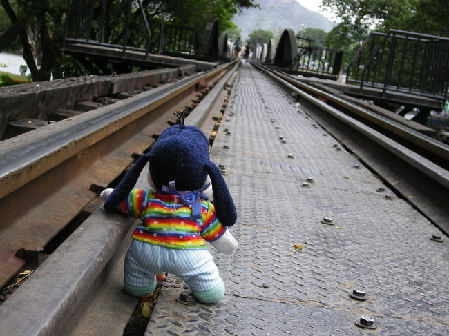 グーちゃんだよ。<br />いよいよクワイ川の鉄橋を渡るの！<br />赤ちゃんの根性をお見せするの！！