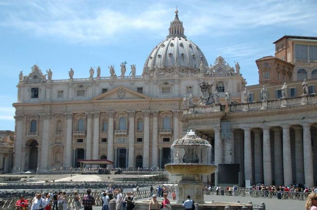 ２日目は朝ヴァティカンで新法王の就任一周年ミサに紛れ込んだ。その後、フォロロマーノ周辺へ。