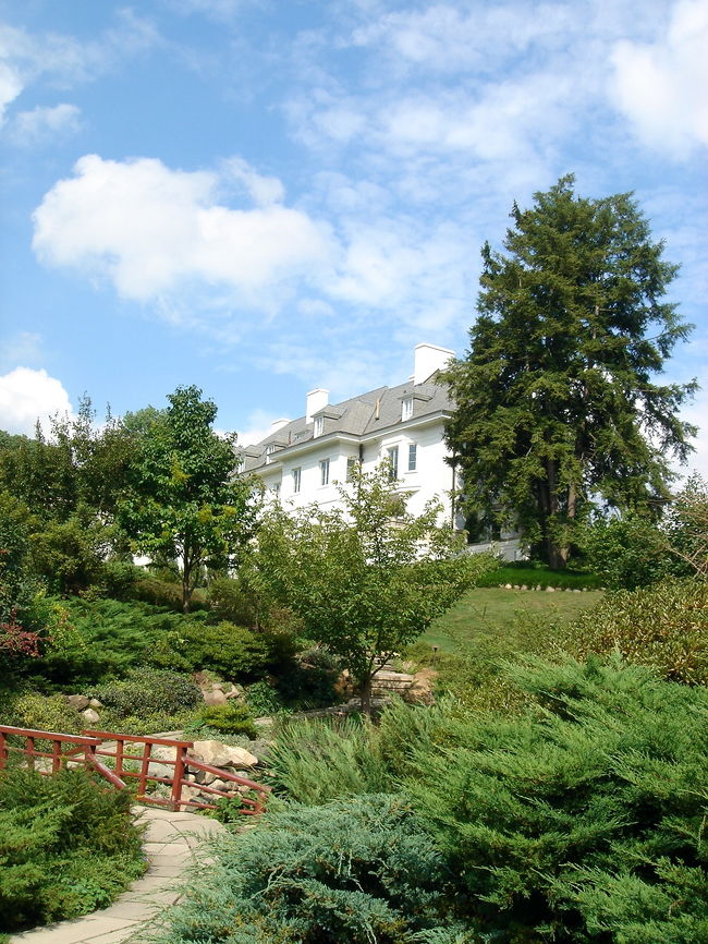 インディアナポリス美術館のなかにある大富豪リリーさんの邸宅と庭園です。<br /><br />Oldfields&#8211;Lilly House &amp; Gardens <br />旧J.K. Lilly, Jr.邸<br />庭園設計は1920年代、調度品は1930年代のものです。<br /><br />情報はこちら<br />http://www.ima-art.org/oldfieldsLHAG.asp?SID=82DA4B26562648F992170B6D0F8D6821