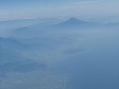 久しぶりに飛行機より夏冨士を眺める