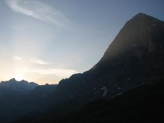 スイスアルプス絶景ハイキングその４７クライネシャイデックからのアイガーのモルゲンロート２