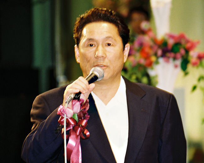 ○○テレビのプロデューサーとアナウンサーの結婚披露宴にお呼ばれした時に見えていた著名人の方々です。<br /> 場所は、赤坂プリンスホテルの五色の間 全スペースに600名?からのテーブル席での披露宴でした。<br /><br />http://www.princehotels.co.jp/akasaka/<br />