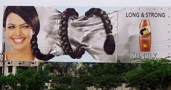 Pakistan　カラチのびっくり看板