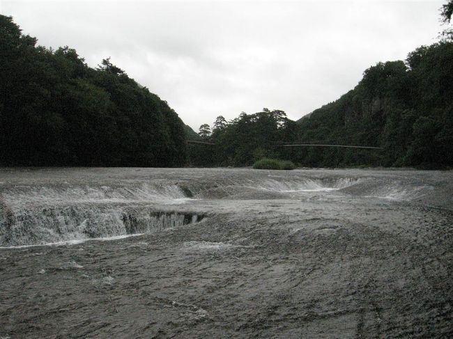 「東洋のナイアガラ」と言われている群馬県の吹割の滝に行ってきました。<br />小雨が降る中、マイナスイオンをたっぷり浴びてきました。