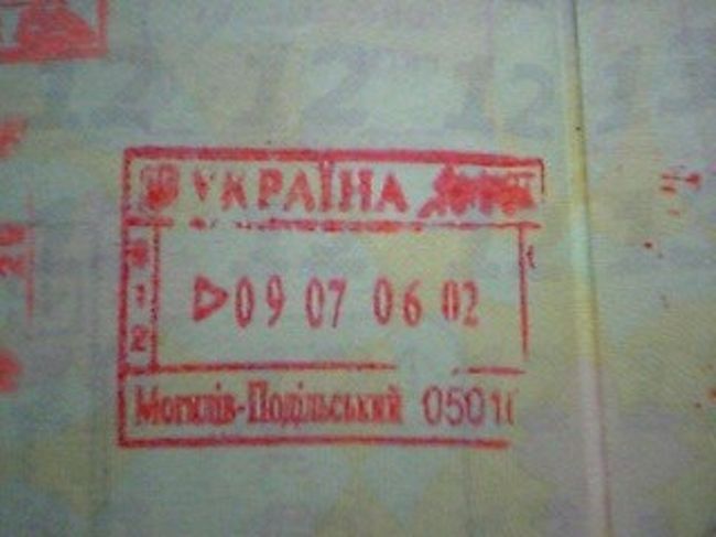 モルドバ〜ウクライナ〜ベラルーシを鉄道で縦断。<br />相変わらず超駆け足旅行。<br /><br />遂に日本人へのビザ免除が始まったウクライナ。<br />現中欧諸国のビザ免除の時も「時代が変わった!」と驚いたものだが、遂にロシアの隣の国までパスポートだけで旅行できる時代になった。<br />本丸ロシア共和国のビザ免除はまだかな〜?