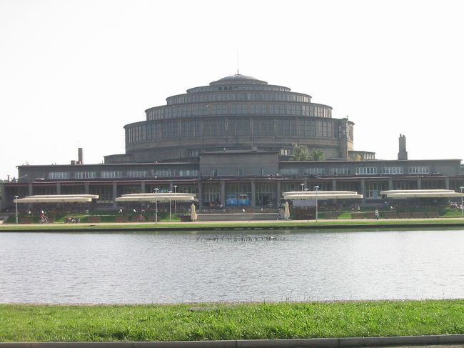 学会に参加するためポーランドのヴロツワフに行ってきました。<br />一応出張なんだけど、ほとんど観光旅行かな、、。<br /><br />表紙の写真は、WroclawにあるHala Ludowa=People's Hall(Centennial Hall)です。2006年7月13日に世界遺産に登録されたようです。<br /><br />今回はこれを含めて、SwidnicaとPragueと合計3箇所の世界遺産を回ることができました。