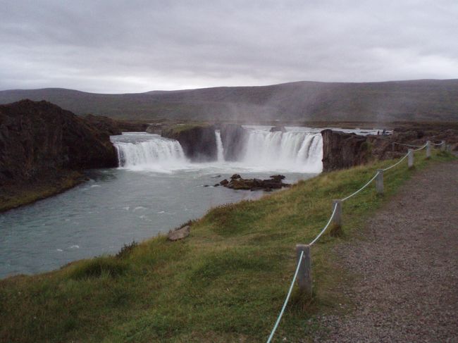 リングロードに沿ってアイスランド1周しました。<br /><br />アクレイリを出てエイイルススタディールまでの旅行記です。