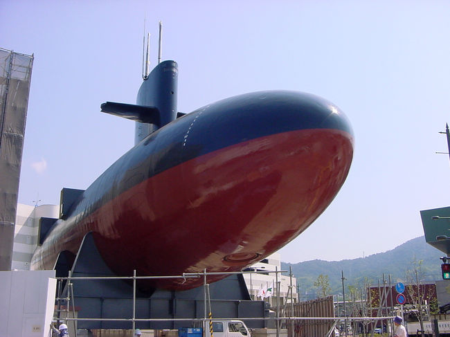 海自の潜水艦が陸上げされて、いよいよ展示場まで移動しました。<br />展示場に移動・設置された潜水艦の画像をアップしましたので見てください。