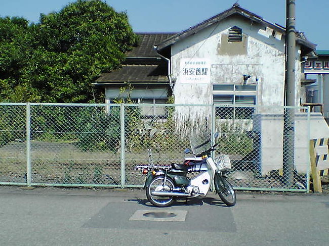 急遽・休暇がゲットでき・・<br />毎度の愛車原付カブ９０cc・・で<br />またまた、多摩川を下りました・・<br /><br />今回はＪＲ鶴見線の引き込み線を探検・・<br />プラントの風景を探しに・・右往左往<br /><br />はたまた、警備員に写真撮影を止められ（＞＿＜）”<br />